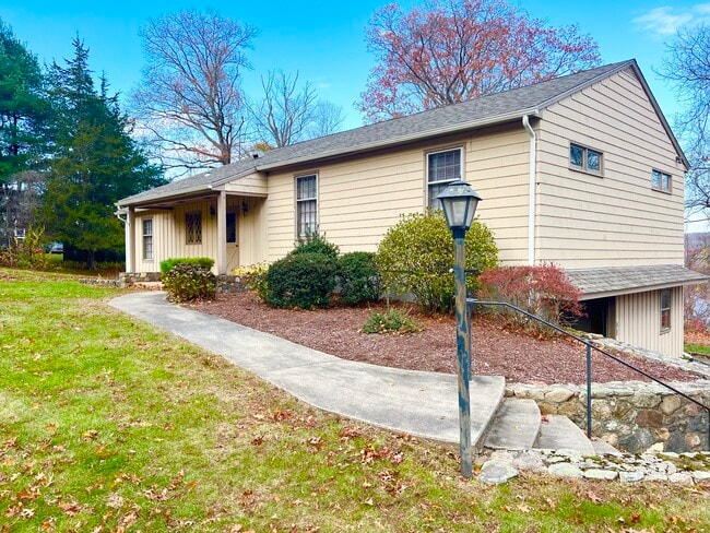 Primary Photo - 524 Saybrook Rd