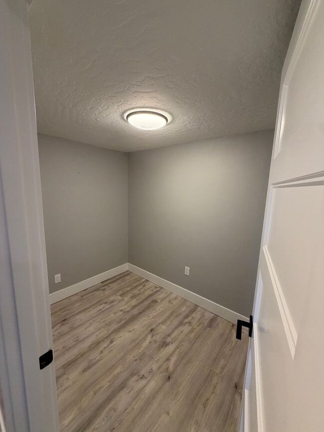 Building Photo - Spacious 4BR/3BA Home with Deck, Fenced Yard & Garage