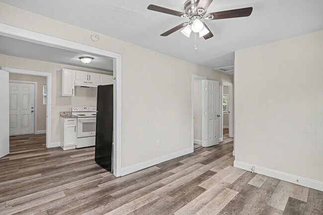 Building Photo - 1327 35th St
