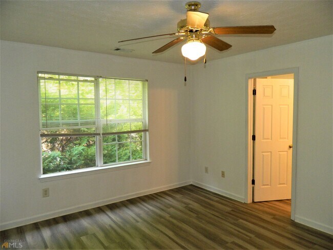 Building Photo - 20 Chantilly Pl