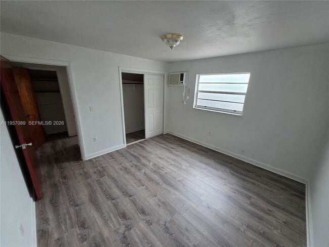 Building Photo - 45 E 11th St