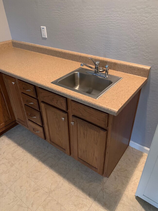 Building Photo - Very Nice 3 bedroom 2 bath home with a guest house