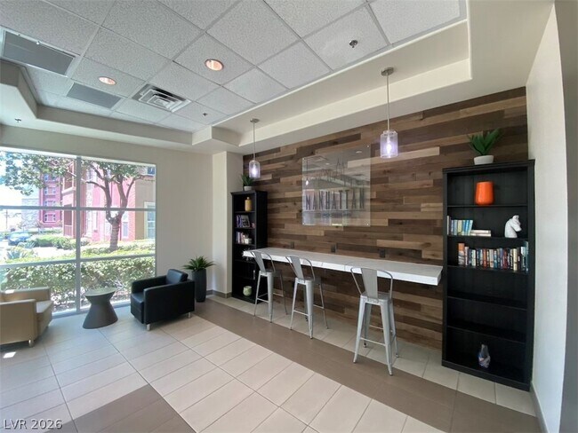 Building Photo - 20 E Serene Ave