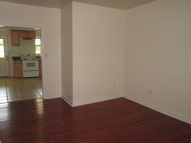 Building Photo - Carver/VCU area. 3 bedrooms, 1.5 bathrooms...