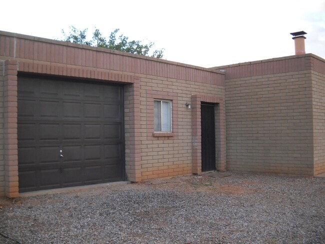 Building Photo - Great views on one acre.