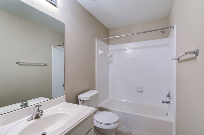 Building Photo - 115 W Burberry Cir