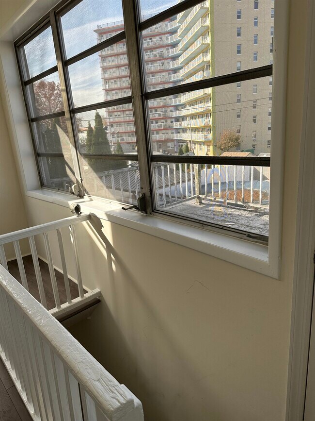 Building Photo - 547 Avenue A