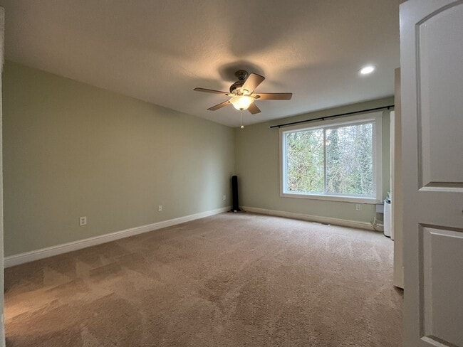 Building Photo - Modern Townhome Near OHSU with 3 Bedrooms Each with Private En-Suite Bath