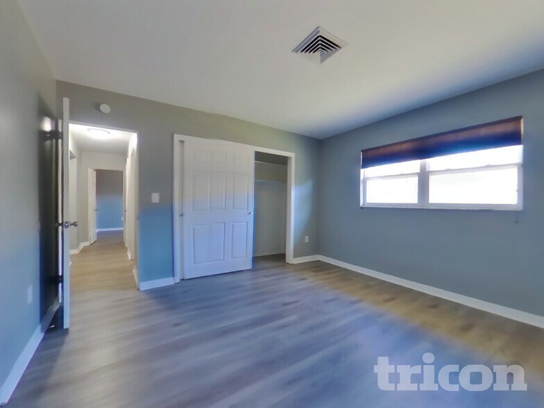 Building Photo - 4167 Pompano Rd