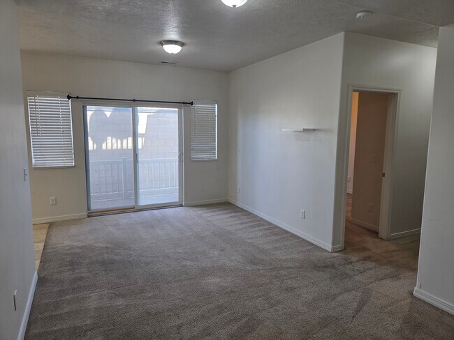 Building Photo - 380 N 500 W
