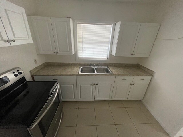 Building Photo - 3060 Key Ln