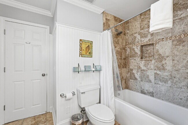 Building Photo - "Coastal Comfort Awaits: Spacious 2-Bed, 2-Bath Furnished Condo in Shipyard on Hilton Head Island!"