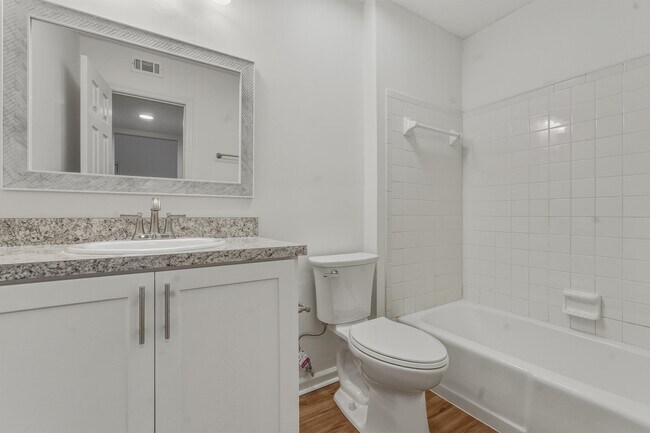 Building Photo - 2900 Woodrich Dr