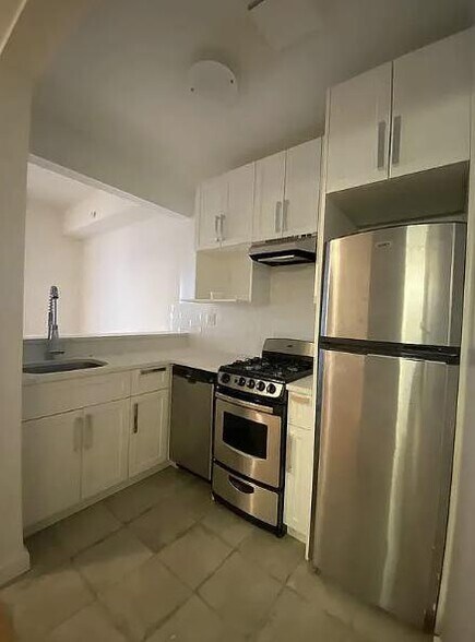 Building Photo - 102 Fulton St