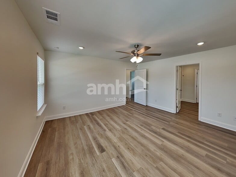 Building Photo - 200 Argea Dr