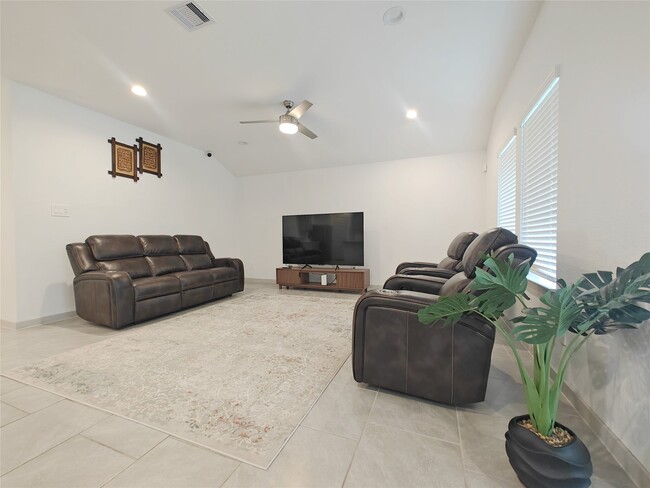 Building Photo - 3935 Gael Run Ct