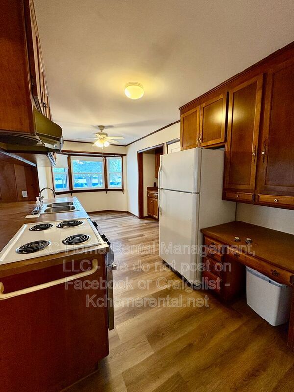 Building Photo - 7839 Robinson St