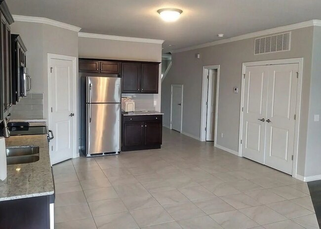 Building Photo - 3 Bedroom Townhome for Lease Rogers, AR! *...