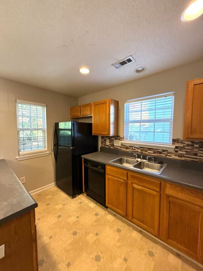 Building Photo - T.R. Lawing Realty Property