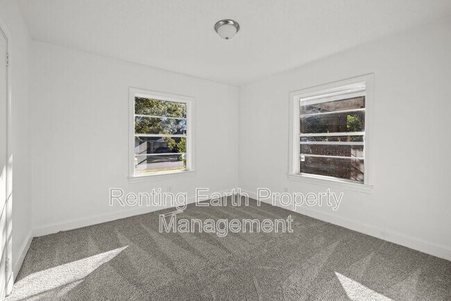 Building Photo - 1540 42nd St Ensley