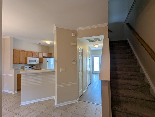 Building Photo - Townhome w/ Easy Access to I485/Shopping/Restaurants