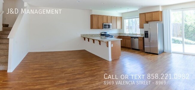 Building Photo - Spacious Townhome w/2 Car Garage in Gated ...