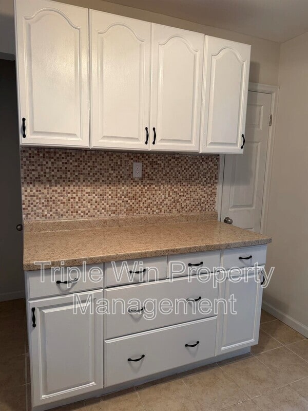 Building Photo - 1045 N Florissant Rd