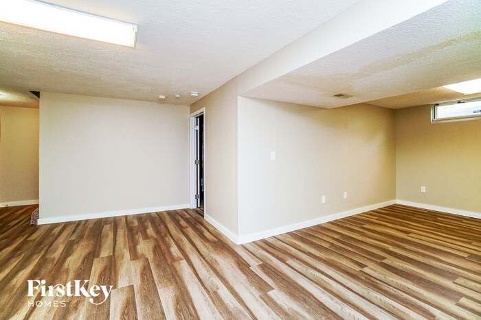 Building Photo - 841 Elgin Cir