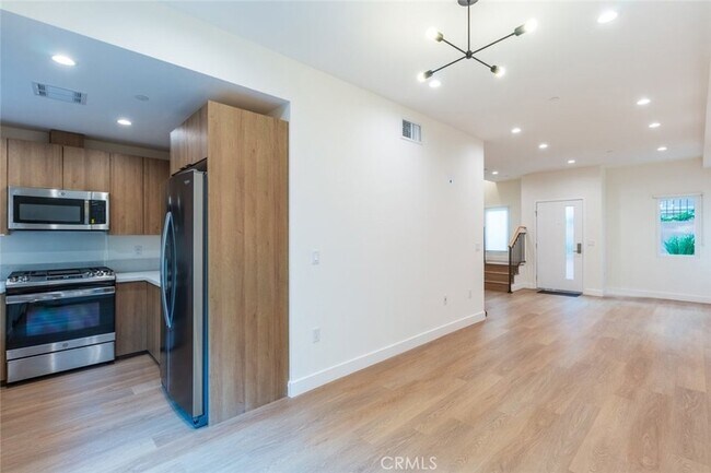 Building Photo - 1212 Viola Ave