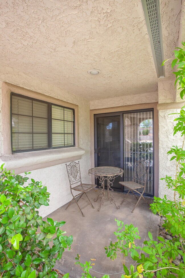 Building Photo - 500 S Farrell Dr