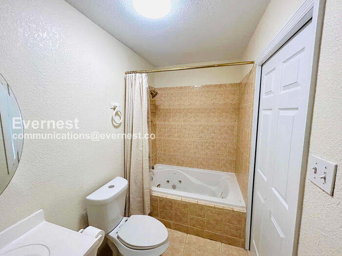 Building Photo - 3032 56th St S