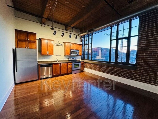 Building Photo - 1060 Worlds Fair Park Dr