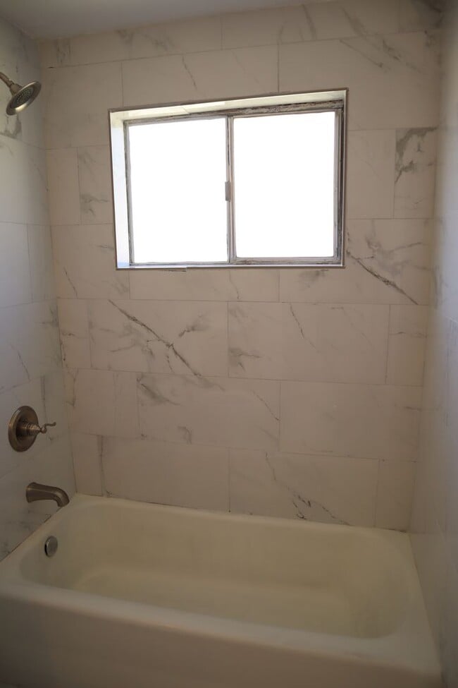 Building Photo - 120 Cochise Dr