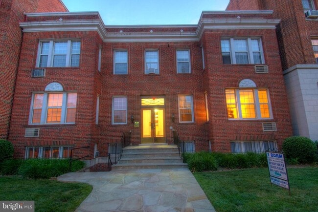 Building Photo - 3030 Wisconsin Ave NW