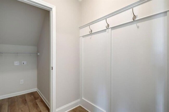 Building Photo - 4599 Silver Oak Dr SW