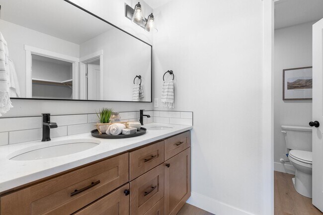 Building Photo - 609 N Rd 34