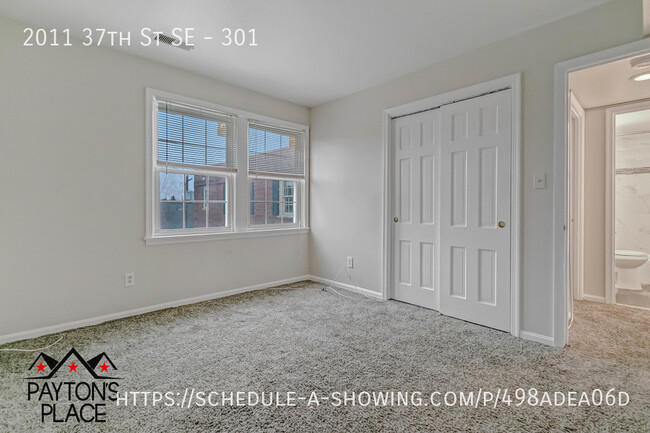 Building Photo - Spacious condo unit in well kept building.