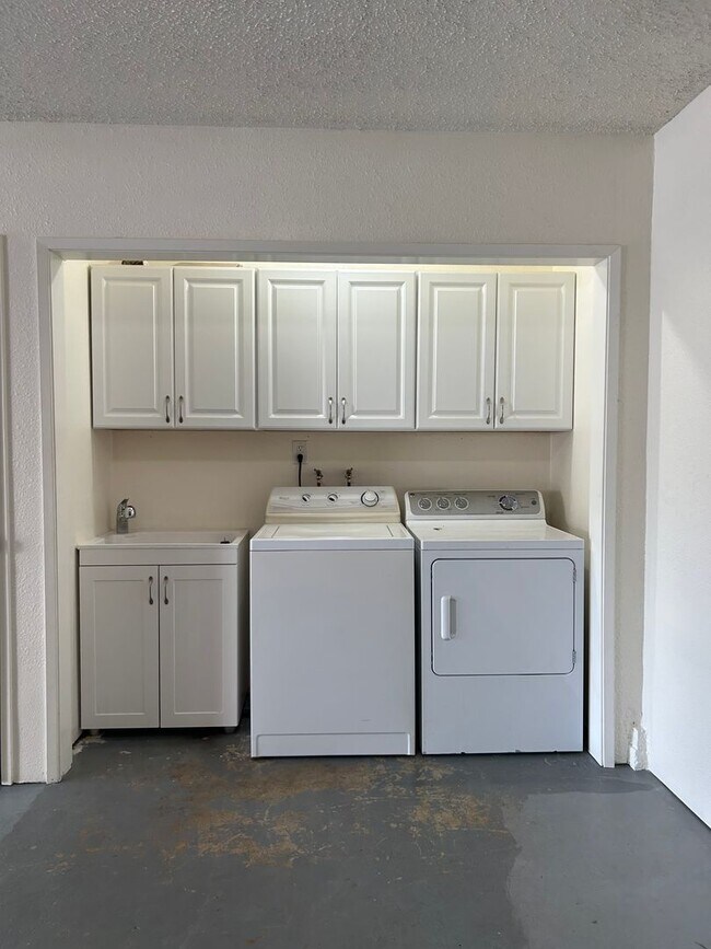 Building Photo - Live in Comfort. Live in Style. Live in La...