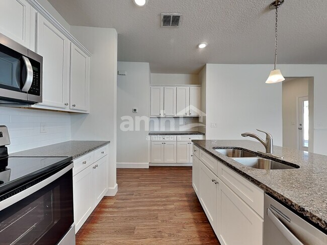 Building Photo - 2433 S Park Ave