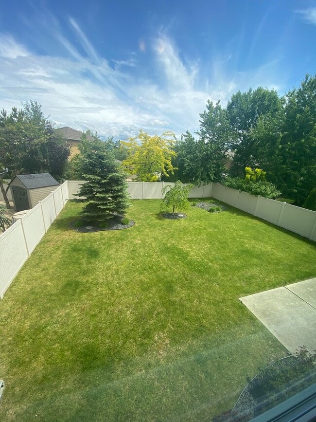 Building Photo - LARGE SINGLE FAMILY HOME ON CORNWALL (RPM#220)