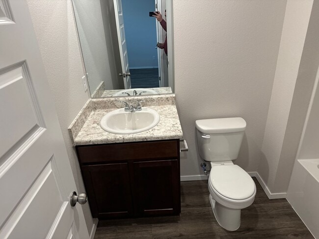 Building Photo - *Pre-leasing* NEWER Three Bedroom | Two Ba...