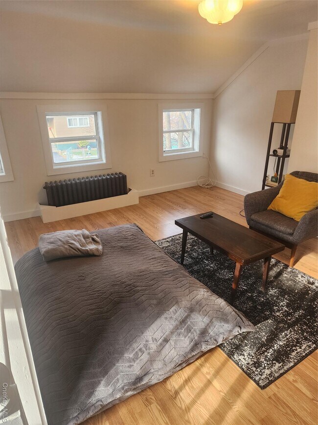 Building Photo - 20 S Elm St