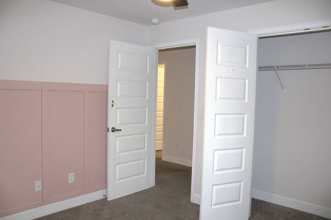 Building Photo - 4BR/2BA home available for rent in Weeki Wachee