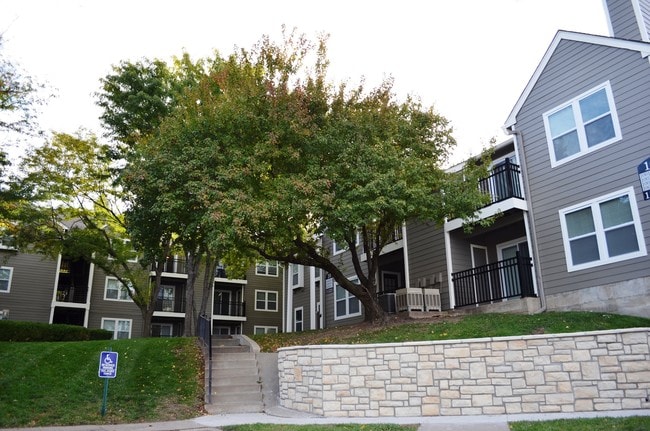 BEAUTIFUL COURTYARD VIEWS - 61-01 Nieman Square