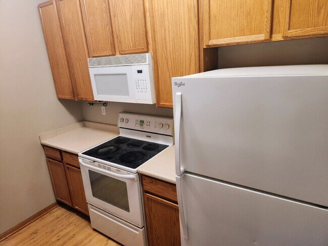 Building Photo - 1320 SE Florence Dr