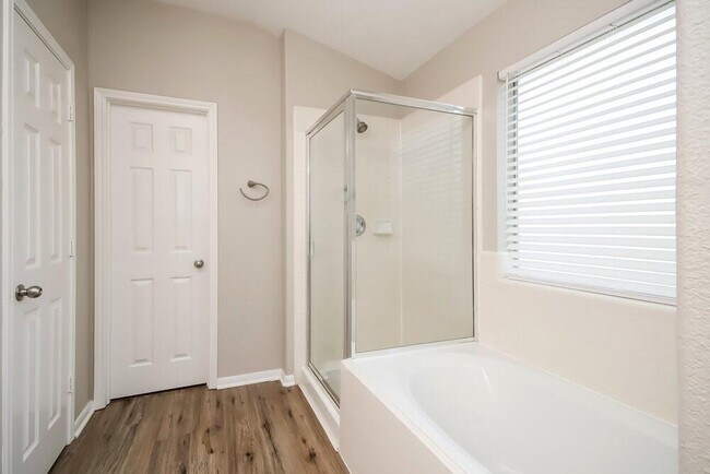 Building Photo - 14635 Lothbury Dr