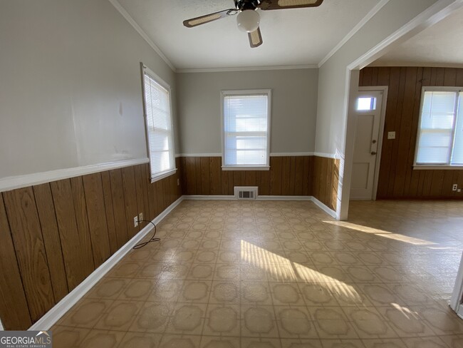 Building Photo - 225 S Myrtle St