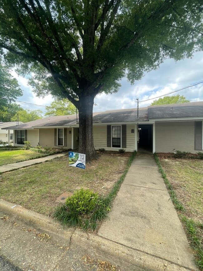 Building Photo - 121 Cedar Ct
