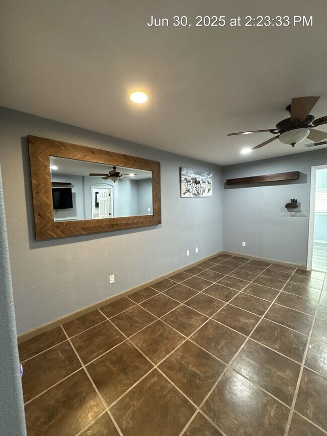 Building Photo - 3969