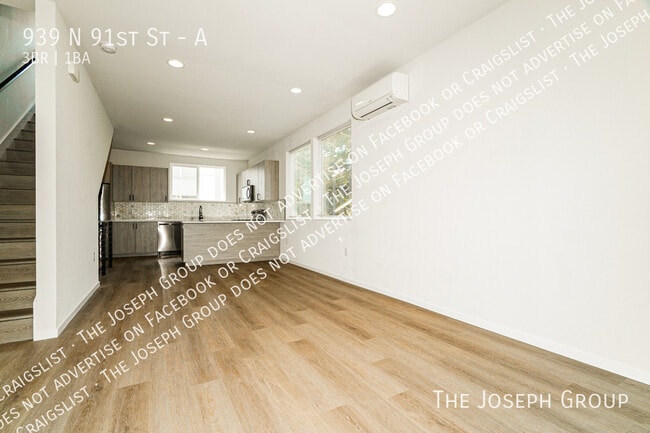 Building Photo - 939 N 91st St